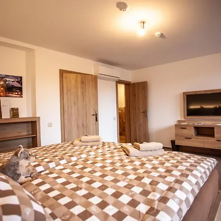 Camelot Aparthotel *
